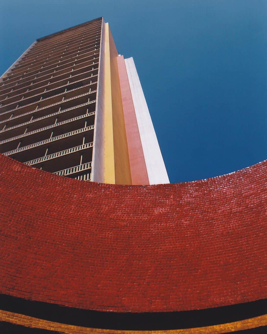 Monica Sordoのインスタグラム：「Cipriano Domínguez’s “Torres de El Silencio” (1954) by @mlshbts and MS (2022) ~ “The modernist and seductive red mosaic curves against sharp angles of colored concrete at The Centro Simón Bolivar “Torres de El Silencio”, with the Caracas blue sky as a blank canvas in the back, has always been present in my creative process. From raw materials of choice and research of techniques and finishings to the contemporary Latin American language we have develop over the years with our master artisans in Peru, Mexico and Venezuela”」