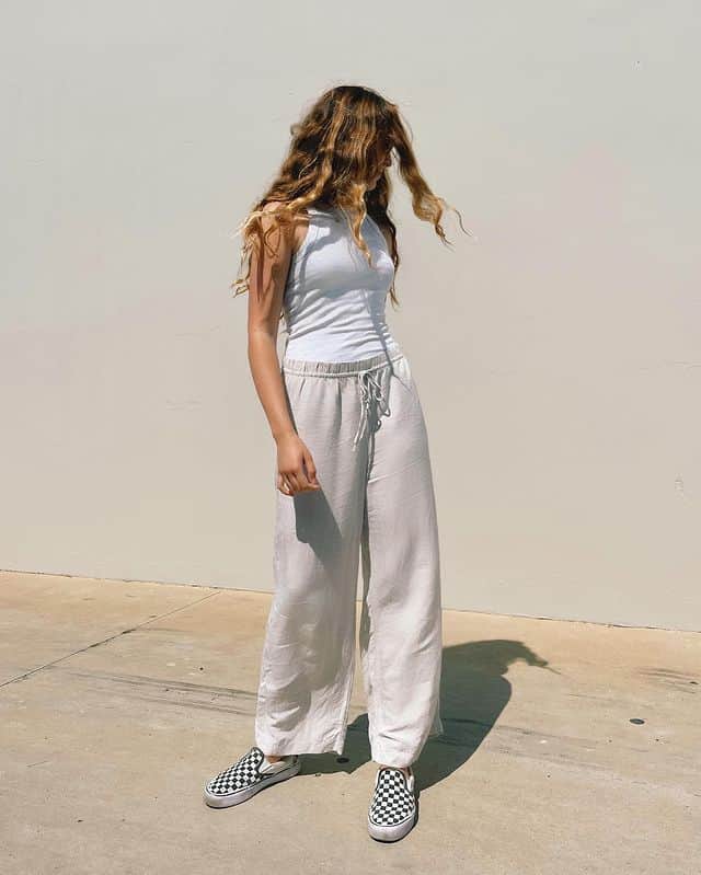 vans girlsのインスタグラム：「Summer simplicity: @penelopewanderlust channels a laid-back look in the Checkerboard Slip-On. Available at vans.com/classics」