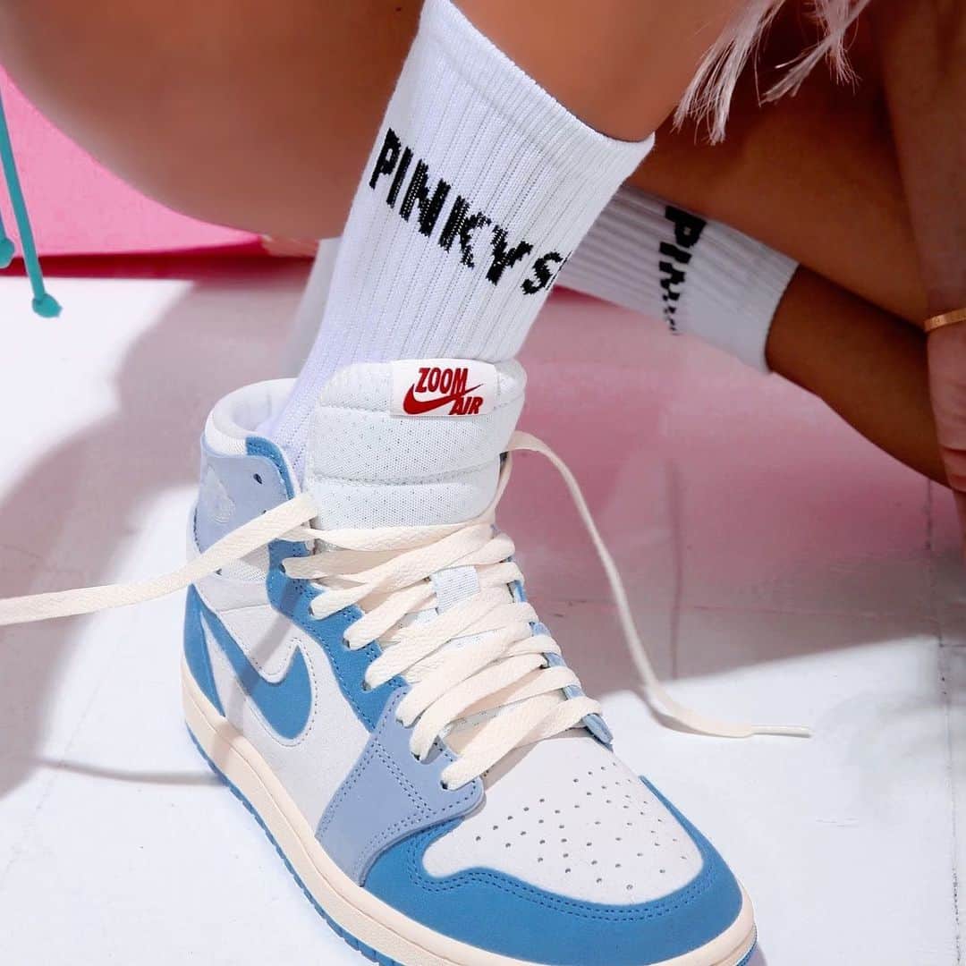 鈴木愛美さんのインスタグラム写真 - (鈴木愛美Instagram)「: 𝕷𝖔𝖛𝖊〝𝖘𝖔𝖈𝖐𝖘〟👟 @pinkyshake_official   #pinkyshake #pinkyshakeapparel #ピンキーシェイク #socks #🤍 #sneaker #スニーカー #スニーカーコーデ」6月28日 0時53分 - x.manya.x