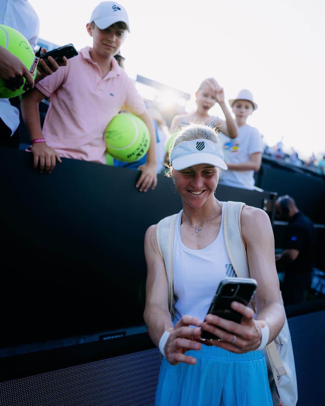 WTA（女子テニス協会）さんのインスタグラム写真 - (WTA（女子テニス協会）Instagram)「Selfie Time in Bad Homburg! 🤳🏼   📸 teilweise aufgenommen mit Leica SL2-S & Q3   @philippreinhard @leica_camera_deutschland #badhomburgopen #BHO23 #selfie #tennis #badhomburg #LeicaCameraDE」6月28日 0時54分 - wta