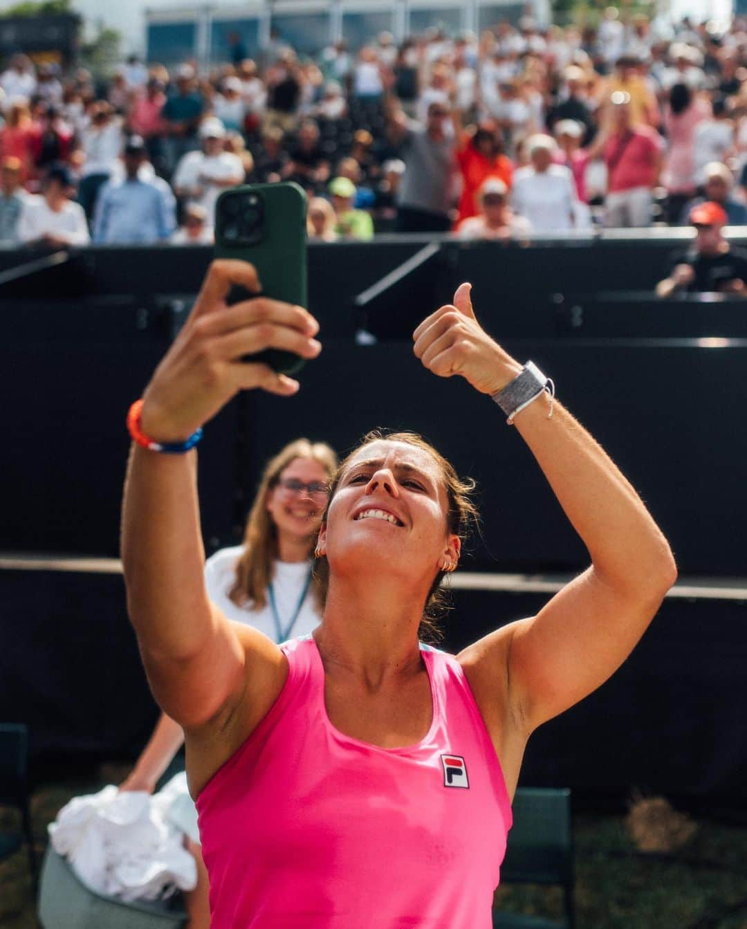 WTA（女子テニス協会）さんのインスタグラム写真 - (WTA（女子テニス協会）Instagram)「Selfie Time in Bad Homburg! 🤳🏼   📸 teilweise aufgenommen mit Leica SL2-S & Q3   @philippreinhard @leica_camera_deutschland #badhomburgopen #BHO23 #selfie #tennis #badhomburg #LeicaCameraDE」6月28日 0時54分 - wta