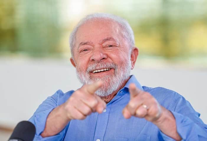 ジルマ・ルセフのインスタグラム：「“E eu estou na Presidência porque eu acabar com a desigualdade nesse país. Nós já fizemos muitas coisas. Nós já estruturamos a base para nós diminuirmos as desigualdades. Agora, nós esperamos, daqui para frente, nós queremos fazer a economia crescer. Pensem bem: economia crescendo e distribuindo o crescimento, porque, se a economia crescer.   Nesta terça (27/5), o presidente @lulaoficial participou da terceira edição do programa #conversacomopresidente com o jornalista @marcosuchoaoficial.   📸 @ricardostuckert」