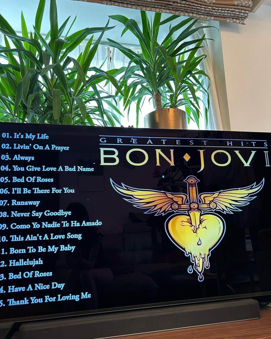 のインスタグラム：「❇︎ 兄の影響で中学生の頃よく聴いていた🎧 #BONJOVI #music」