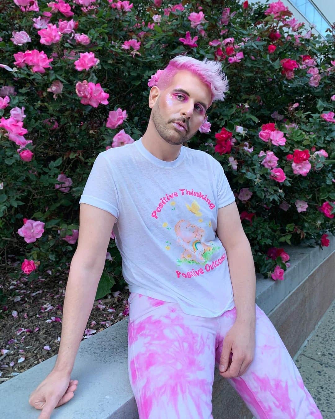 Urban Outfittersさんのインスタグラム写真 - (Urban OutfittersInstagram)「"Pride provides an opportunity for LGBTQIA+ individuals to be visible and proudly express their identities. It allows people to come together and be seen, challenging stereotypes, stigma, and discrimination."  Pastel Prince @greg0ryy (he/him) is an Associate Beauty Buyer who's been with UO for over 13 years. During his time working at UO stores and now at our headquarters, he developed a strong love for beauty and continues to be inspired by his colleagues and customers. Unapologetic in his self-expression, Gregory shared this reminder for allies:  "Even if you don’t identify as LGBTQIA+ or you’re unsure, remember that being an ally is an ongoing commitment. Continually educate yourself, stay open to learning, and be willing to grow and challenge your own biases.“ #USatUO」6月27日 23時36分 - urbanoutfitters