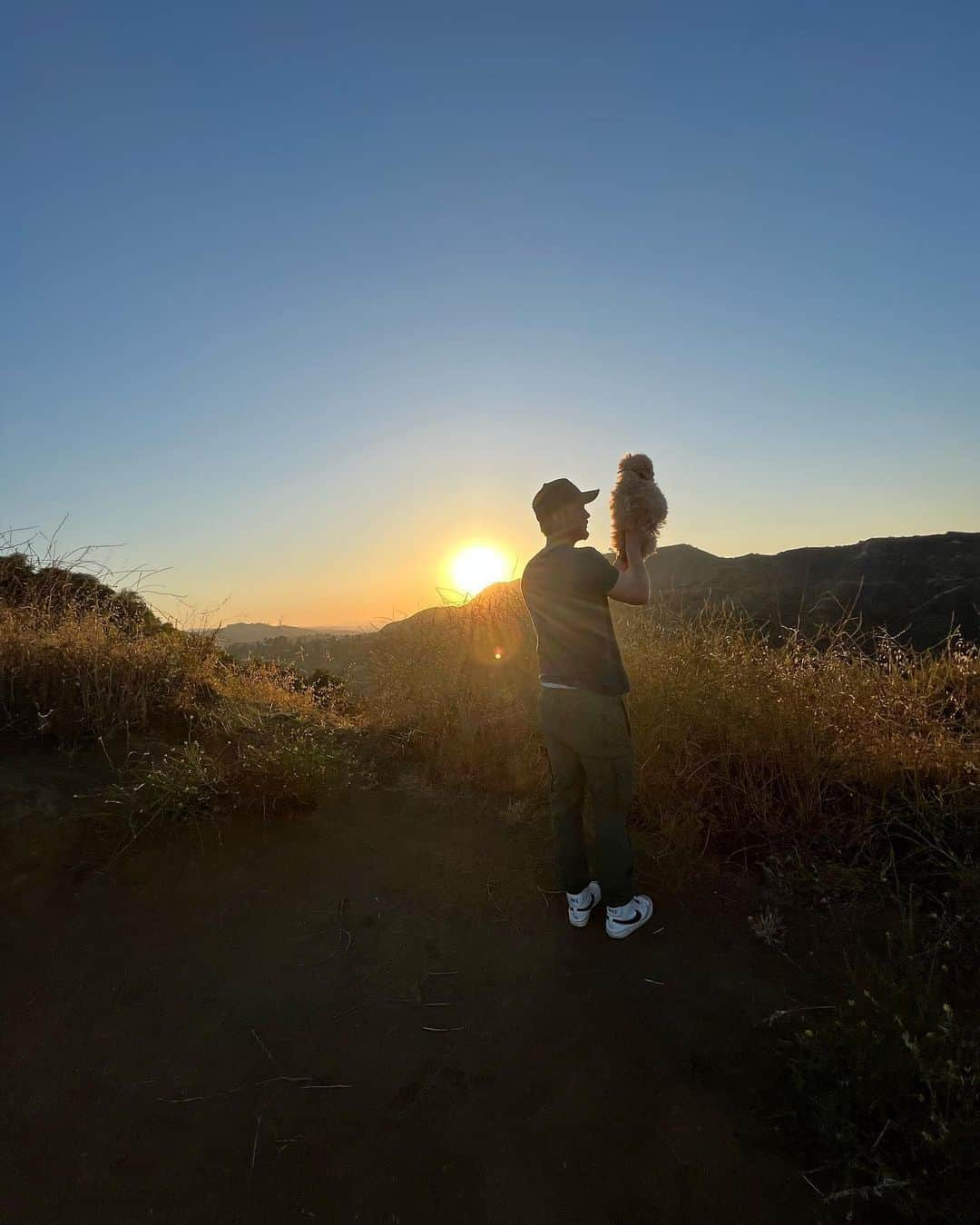 グレアム・ロジャースさんのインスタグラム写真 - (グレアム・ロジャースInstagram)「Sun sets with my boy.」6月27日 23時36分 - grahambamthankyoumam