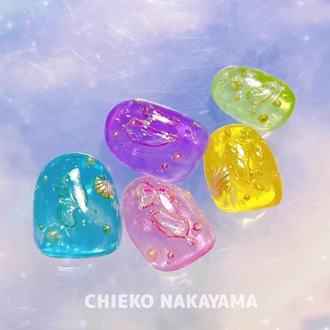 なかやまちえこさんのインスタグラム写真 - (なかやまちえこInstagram)「🫧🫧🫧⠀ ⠀ #youtube に解説動画あります！⠀  もう失敗しない！簡単な『バブルネイル』制作方法 https://youtu.be/Vyekpu6vH18 ⠀ @aby_sharenail @pregel.jp @kimacat_betty ⠀ #nail #nails #nailart #ネイル #美甲 #ネイルアート  #japanesenailart #manucure #japanesenails #manicurist #gelnails #أظافر #네일아트 #미용  #เพ้นท์เล็บ #artedeuñas #เพ้นท์เล็บเจล #ジェルネイルデザイン #ネイルデザイン #nagelkunst #バブルネイル #泡ネイル #bubblenails #サマーネイル #summernails #夏ネイル」6月27日 23時37分 - chiekonakayama