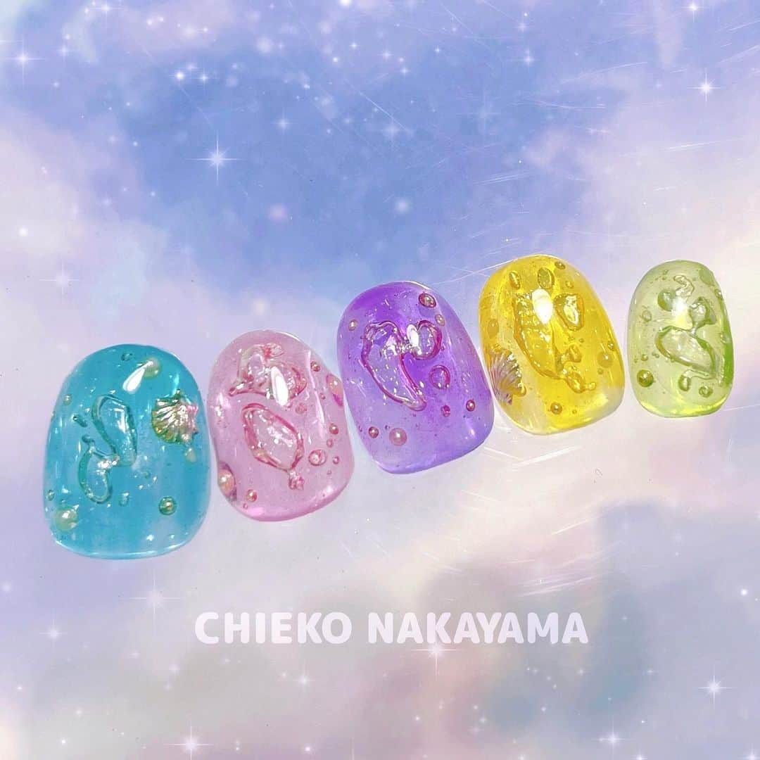 なかやまちえこさんのインスタグラム写真 - (なかやまちえこInstagram)「🫧🫧🫧⠀ ⠀ #youtube に解説動画あります！⠀  もう失敗しない！簡単な『バブルネイル』制作方法 https://youtu.be/Vyekpu6vH18 ⠀ @aby_sharenail @pregel.jp @kimacat_betty ⠀ #nail #nails #nailart #ネイル #美甲 #ネイルアート  #japanesenailart #manucure #japanesenails #manicurist #gelnails #أظافر #네일아트 #미용  #เพ้นท์เล็บ #artedeuñas #เพ้นท์เล็บเจล #ジェルネイルデザイン #ネイルデザイン #nagelkunst #バブルネイル #泡ネイル #bubblenails #サマーネイル #summernails #夏ネイル」6月27日 23時37分 - chiekonakayama