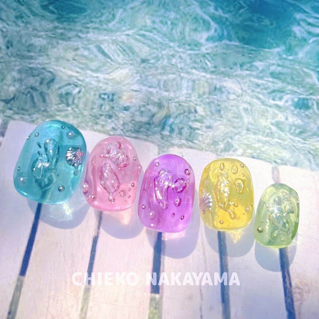 なかやまちえこさんのインスタグラム写真 - (なかやまちえこInstagram)「🫧🫧🫧⠀ ⠀ #youtube に解説動画あります！⠀  もう失敗しない！簡単な『バブルネイル』制作方法 https://youtu.be/Vyekpu6vH18 ⠀ @aby_sharenail @pregel.jp @kimacat_betty ⠀ #nail #nails #nailart #ネイル #美甲 #ネイルアート  #japanesenailart #manucure #japanesenails #manicurist #gelnails #أظافر #네일아트 #미용  #เพ้นท์เล็บ #artedeuñas #เพ้นท์เล็บเจล #ジェルネイルデザイン #ネイルデザイン #nagelkunst #バブルネイル #泡ネイル #bubblenails #サマーネイル #summernails #夏ネイル」6月27日 23時37分 - chiekonakayama