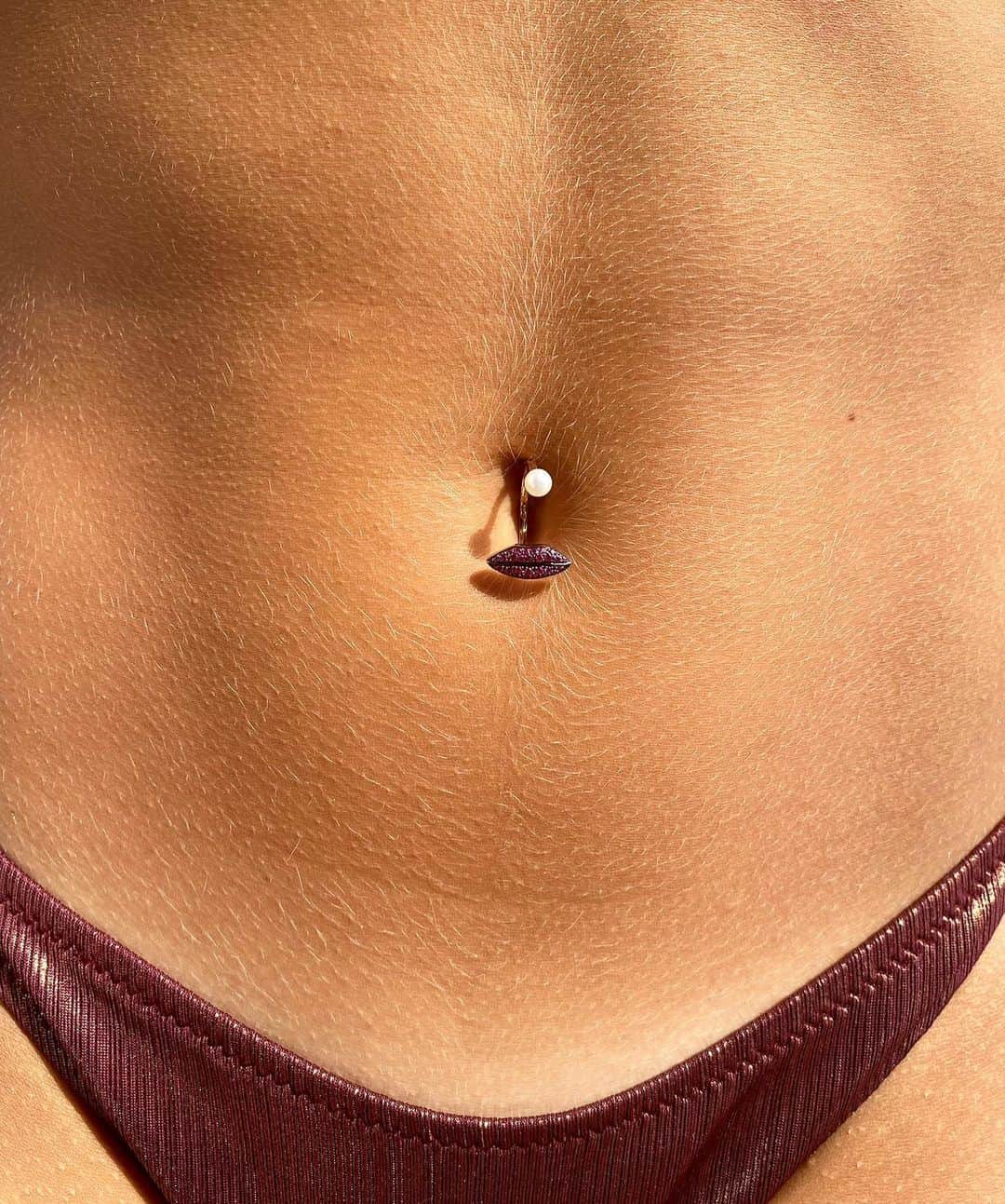 デルフィナデレトレズのインスタグラム：「Tanning Tuesday 🌞」