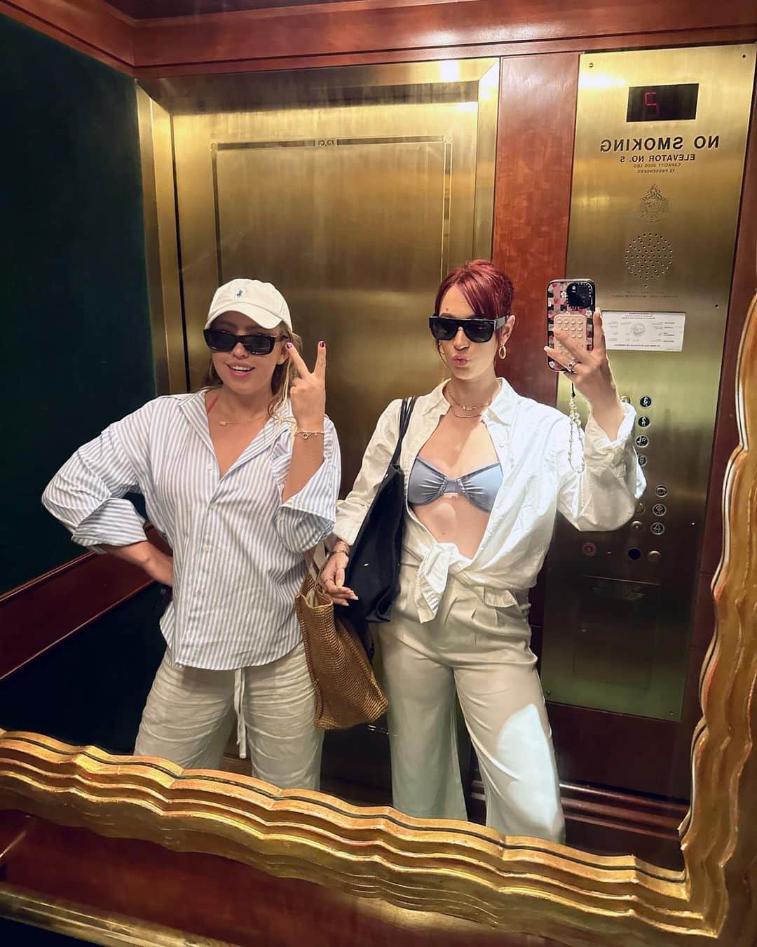 アリーシャ・マリーさんのインスタグラム写真 - (アリーシャ・マリーInstagram)「mom, i am a rich man 💅🏼  just thinking of all the captions that don’t hit if people don’t understand *igs competitor* viral audios lmfaooo what are your summer plans??」6月27日 23時44分 - alisha