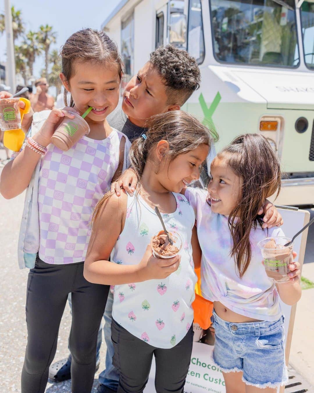 SHAKE SHACKさんのインスタグラム写真 - (SHAKE SHACKInstagram)「We all scream for...Non-Dairy Frozen Custard. 😎   Did you catch our truck roaming the streets of LA this weekend? Swipe to see our travels. And don't forget! Our Non-Dairy Frozen Custard and Shakes are available at Shacks across the U.S.」6月27日 23時59分 - shakeshack