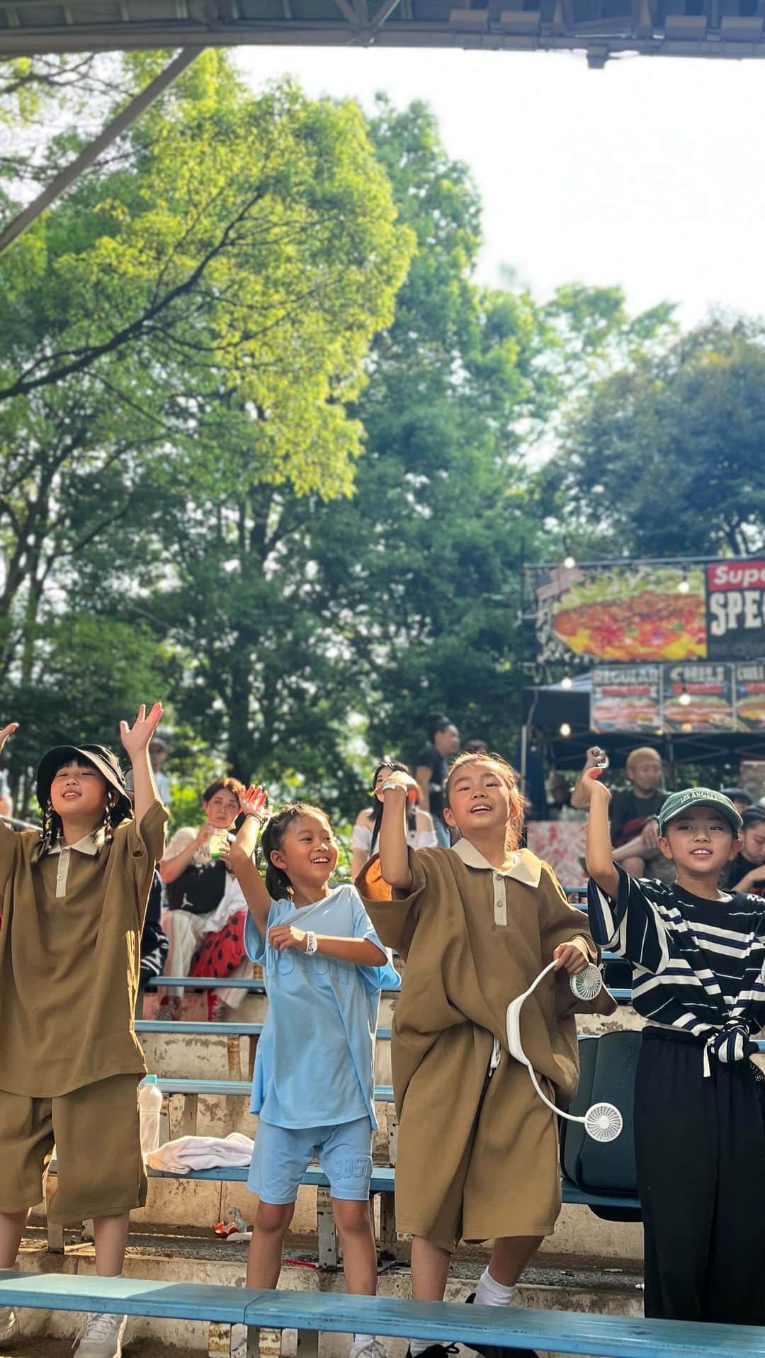 RENA のインスタグラム：「2023.6.24&25 movement park2023  2DAYSありがとうございました🩵  コロナ禍でずっとずーっと出来なかった事がやっとやれた気がする✨  皆と家族の笑顔が見れた時に実感しました✨  最高の夏がスタートしました🍉☀️🏕️  イベントラッシュ皆で楽しんでこー✨  @movementpark0 関係者の皆様、 @rep_japan 関係者の皆様、応援してくれた皆様、本当にありがとうございました🌿✨  次は  7/8イオン浦和美園 7/30東武動物公園 8/23新宿  毎日締め切りに追われるー🤣💦  #野外フェス #夏が来た #ダンススクール #仕事女子 #2023夏 #太陽の下 #夏遊び #ダンス #movementpark2023 #カーニバルも夏日和に恵まれますように #festival #summervibes #dancestudio #danceshool #funtimes」