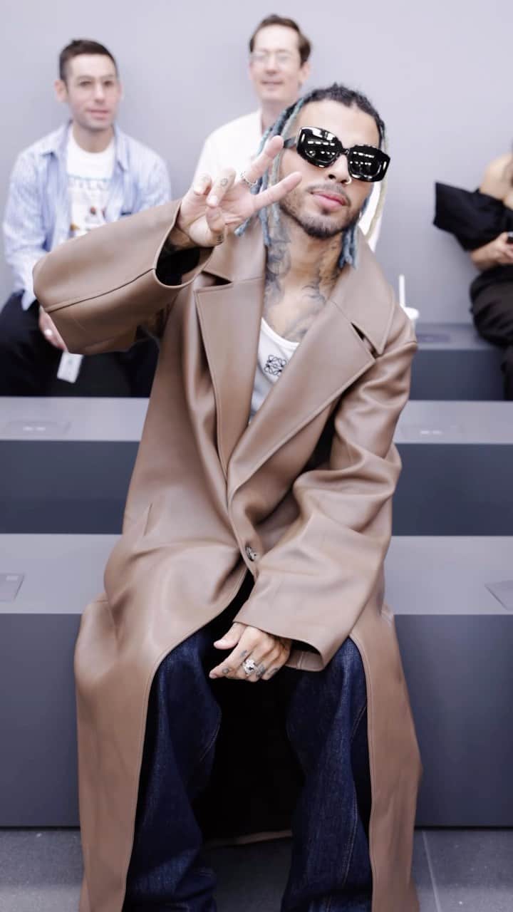 LVMHのインスタグラム：「Deep dive into @loewe’s men’s SS24 collection presented at La Garde Républicaine in Paris.   A study on perspective. On how points of view define perceptions and scales, and how perceptions and scales draw silhouettes.  #LVMH #Loewe」