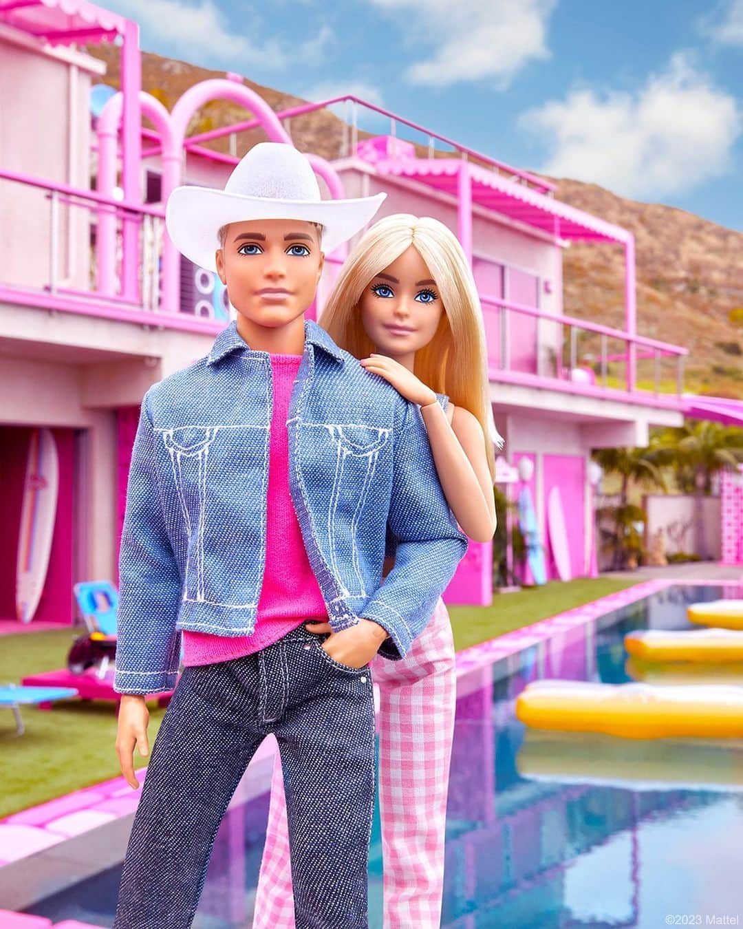 バービーさんのインスタグラム写真 - (バービーInstagram)「I’m bringing the Ken-rgy to the DreamHouse…⁠  Swipe for a sneak peek at my ✨improvements✨ to the Barbie Malibu DreamHouse, exclusively on @airbnb, July 17 at 10am PT. - Ken 🪩🤠 #BarbieTheMovie #barbie #barbiestyle⁠」6月28日 0時00分 - barbiestyle
