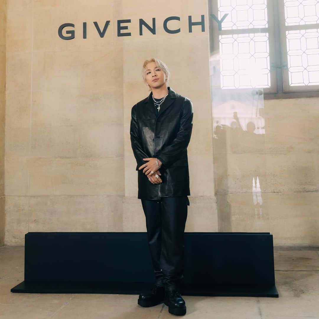 SOLさんのインスタグラム写真 - (SOLInstagram)「#givenchyss24 #givenchyfamily @givenchy @matthewmwilliams」6月28日 0時15分 - __youngbae__