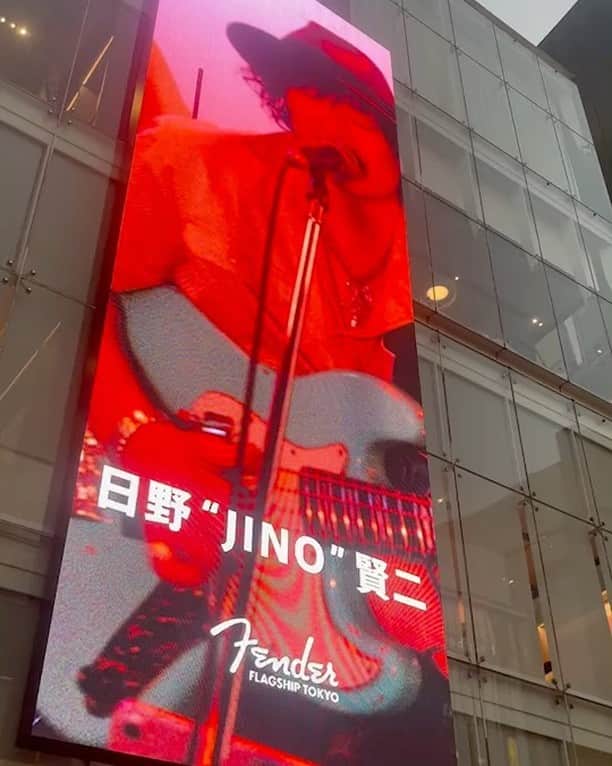 日野賢二のインスタグラム：「Today While I was on stage this is what was happening Out side of Fender Flagship Store..  #フェンダー #fender #fenderflagshiptokyo  #日野賢二　 #日野JINO賢二 #kenjihino #jino #jinobass #masakohama #jaystixx #tokyo #harajuku #fenderjinojazzbass #fenderbass #fenderstratocaster #fenderjazzbass  #jinojam #bass #music」