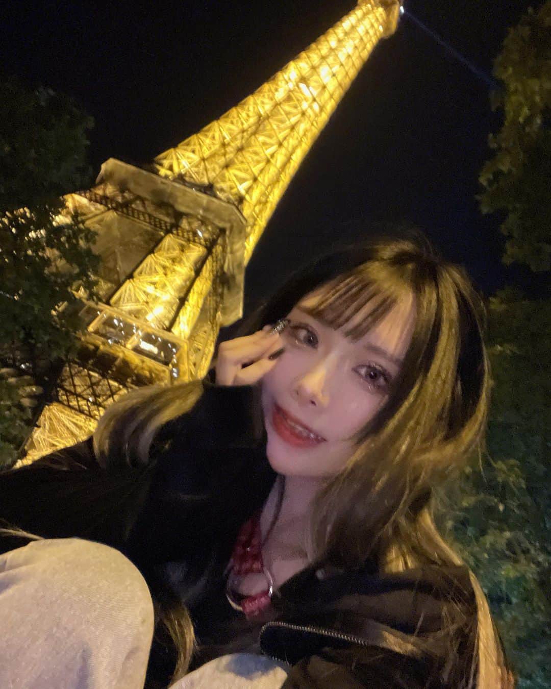 天魔さんのインスタグラム写真 - (天魔Instagram)「墓地がかっこいいので散歩楽しかった⚰！！ パンとチョコおいしすぎて早くまた食べに行きたくなっちゃう🥐💕 * * #selca#paris#traveler」6月28日 0時25分 - tenma_kira