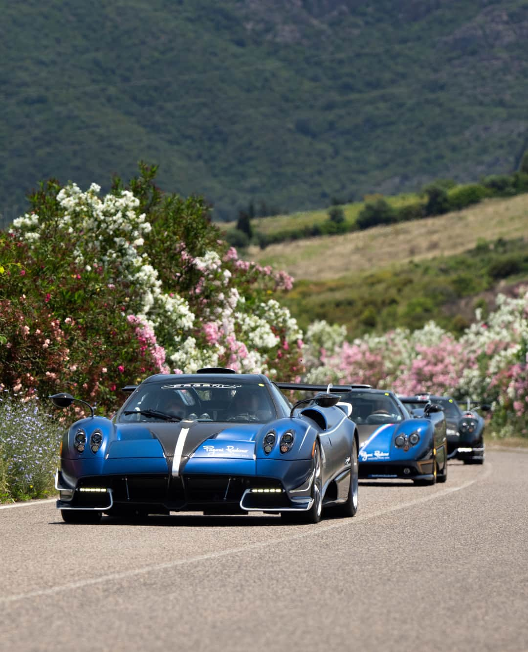 パガーニ・アウトモビリのインスタグラム：「Passion driven.  Getting together to share beauty, adventure and adrenaline: all this is the #PaganiRaduno - Vanishing Point 2023!  #Pagani #Huayra #Zonda」