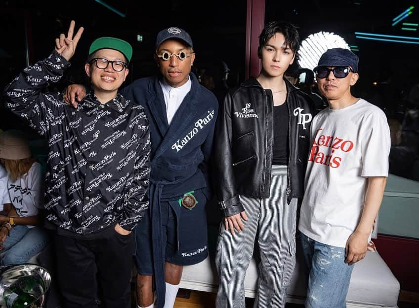 ケンゾーさんのインスタグラム写真 - (ケンゾーInstagram)「Guests of @nigo attending the KENZO Spring-Summer 2024 runway show in Paris.  #KENZONIGO」6月28日 0時34分 - kenzo