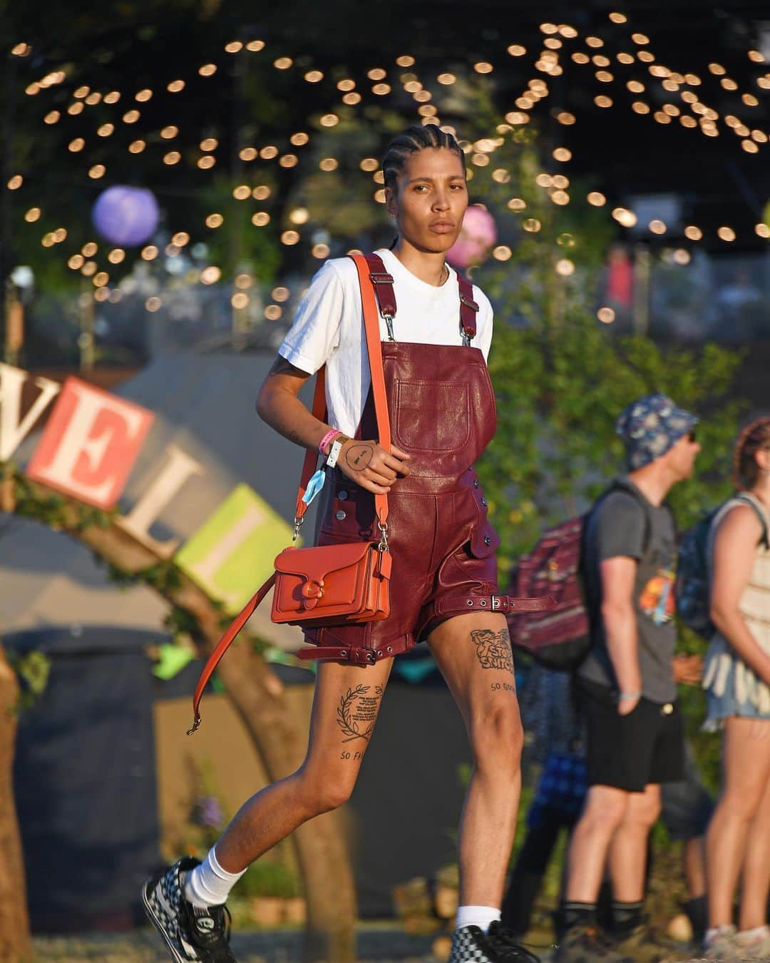 コーチさんのインスタグラム写真 - (コーチInstagram)「The #TabbyBag: your new summer festival go-to. 🎉  #CoachNY #InMyTabby  #IndiaAmarteifio #MaisieWilliams #Beabadoobee #KaiIsaiahJamal #LolaClark #TillyClark #EdieLibertyRose」6月28日 0時31分 - coach