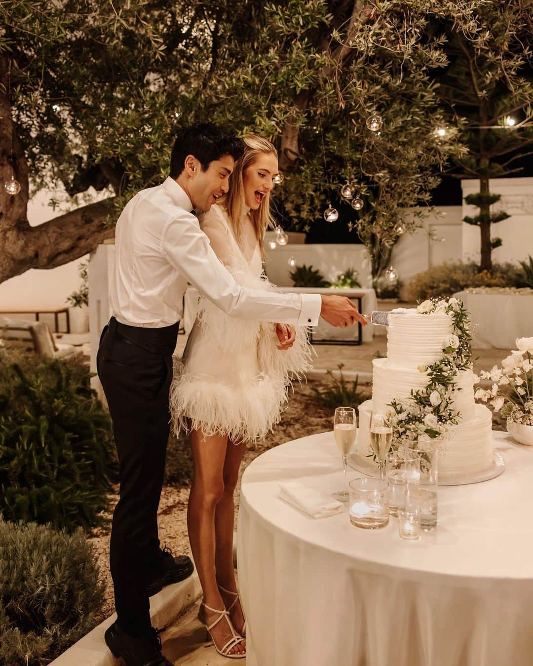 サンヌ・ヴロートのインスタグラム：「There was no question that our wedding cake was going to be a matcha creation by our dear friends @florianopellegrinojr & @isabellapoti . This cake was definitely the best wedding cake ever made and everyone agreed!   Has anyone ever had a wedding cake that made them cry? Well we did!」