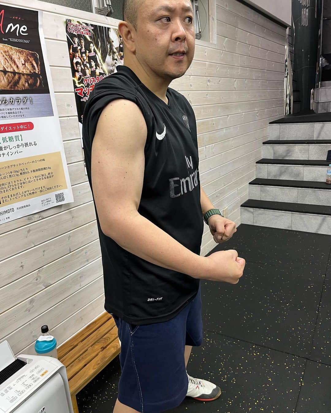 赤羽のインスタグラム：「筋トレにハマってます💪  #クリスタルジム で追い込まれてきました！！  マッチョ風の腕になってるのが嬉し過ぎて鏡ずっと見ちゃいます🪞  #筋トレ」