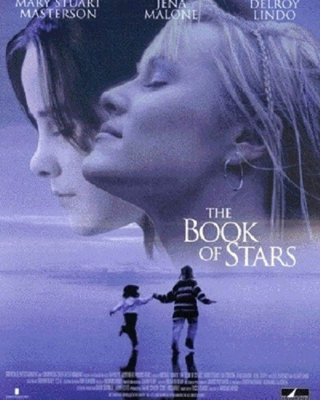 ジェナ・マローンのインスタグラム：「When you have a few years on you and consider the gems of work you have acquired , there’s often the younger forgotten ones , that hold the most weight. All tiny heavyweights , blooming in a younger state. Made in 1998 , This film “ The Book of Stars” was such a wild gift. Sparring with the greats @marystuartmasterson and DelRoy Lindo when I was just 13. Enamored with brilliance of @jameswhitaker_dop , who was such a gift of a mentor to me with learning photography. And meeting a husband and wife team that still to this day I consider my family. @michaelminer in his masterful directorial debut and @cantin.marie holding the production aloft with her genius hands. THIS FILM HAS BEEN LOST FOR MANY YEARS …and is finally available on Amazon!! I love love love this film and am forcing all my friends to sit down and watch it with me 🥰 so excited to share!! #thebookofstars」