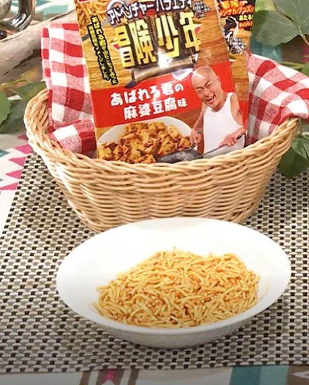 あばれる君のインスタグラム：「山ごもりスペイン料理編🇪🇸観ていただいた皆様ありがとうございました🍳🍴 そしてなんと冒険少年✖️ベビースターラーメン のコラボが発売決定‼️✨ あばれる君の麻婆豆腐味と フワちゃんの八王子ラーメン味🫕🍜  激アツヤバクッソうまい‼️ 7月3日（月）から順次全国のコンビニ・スーパーで手に取って下さい‼️✨」
