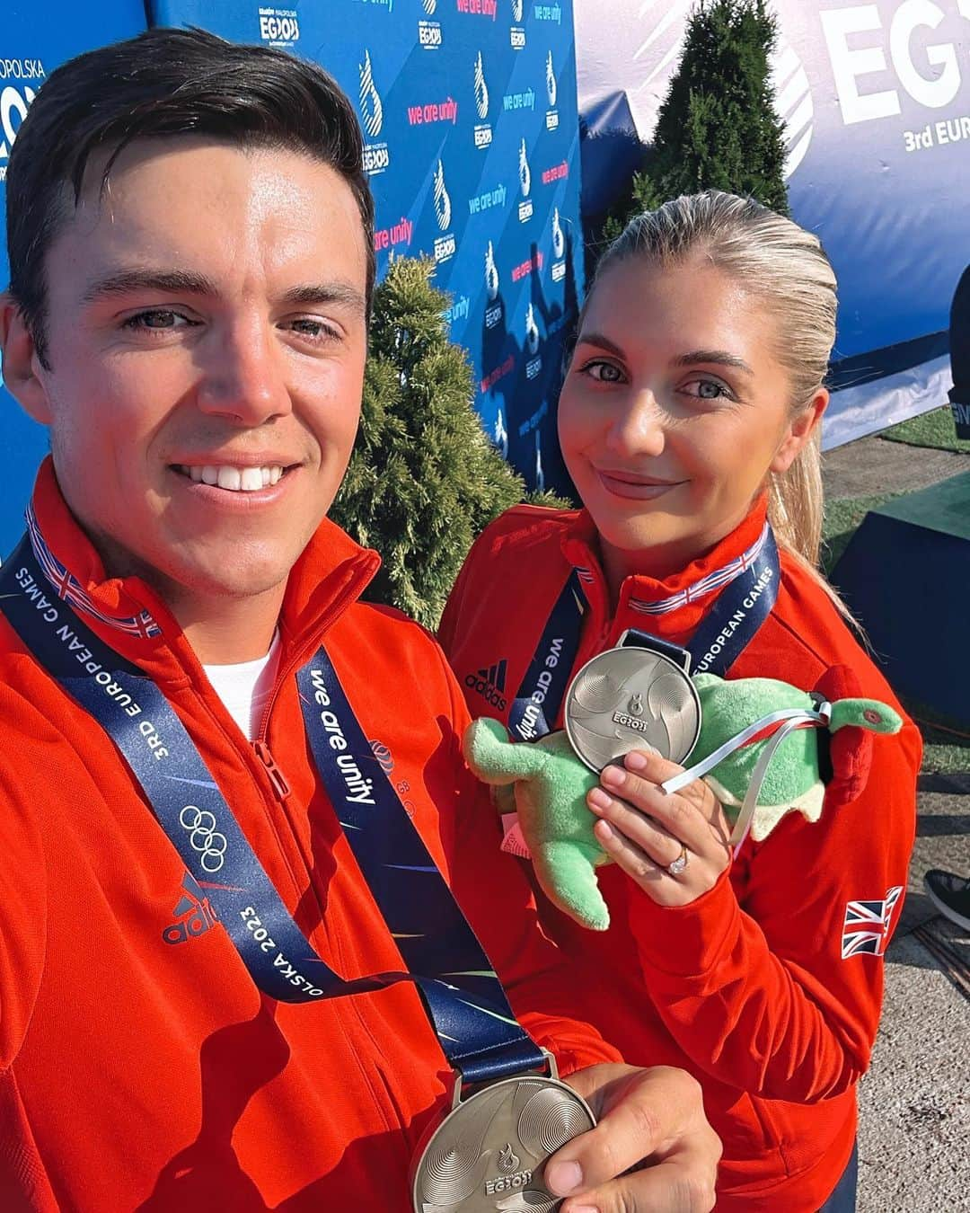 アンバー・ヒルさんのインスタグラム写真 - (アンバー・ヒルInstagram)「European Games Mixed Team BRONZE 🥉  First comp back after some much needed time away and securing my first medal of 2023 with my team mate @ben_llewellin   This European games has probably been one of my most successful comps of my career not just score wise but mentally. So onwards and upwards from here..   Also, They don’t get enough recognition so big thanks to my whole team back at home that makes these medals happen 👊🏼  @richard_brickell @sportshootingpsychologist @berettaofficial @clays_bar @eleyhawk @plugzz_hearing @gmk_ltd」6月27日 16時30分 - amberjohill