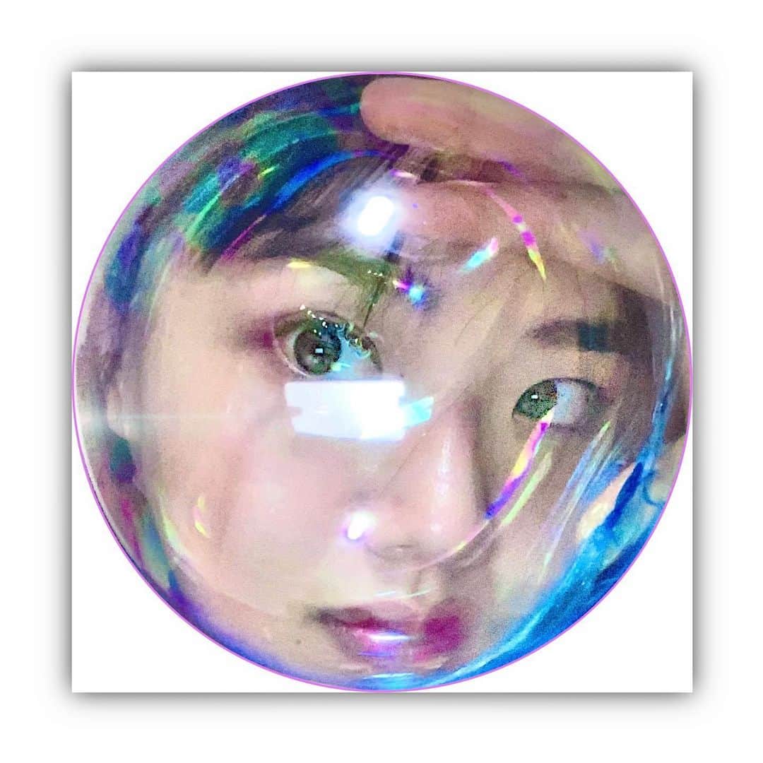 キム・ヒャンギのインスタグラム：「Elemental 🔥💧  It's okay to be in tears often it's okay to be in flames often  As long as you know yourself . 사진으로 영화후기표현하기 못고르겠어요 다올려요 휴가는짧고 ! 볼 영화는많다 !」