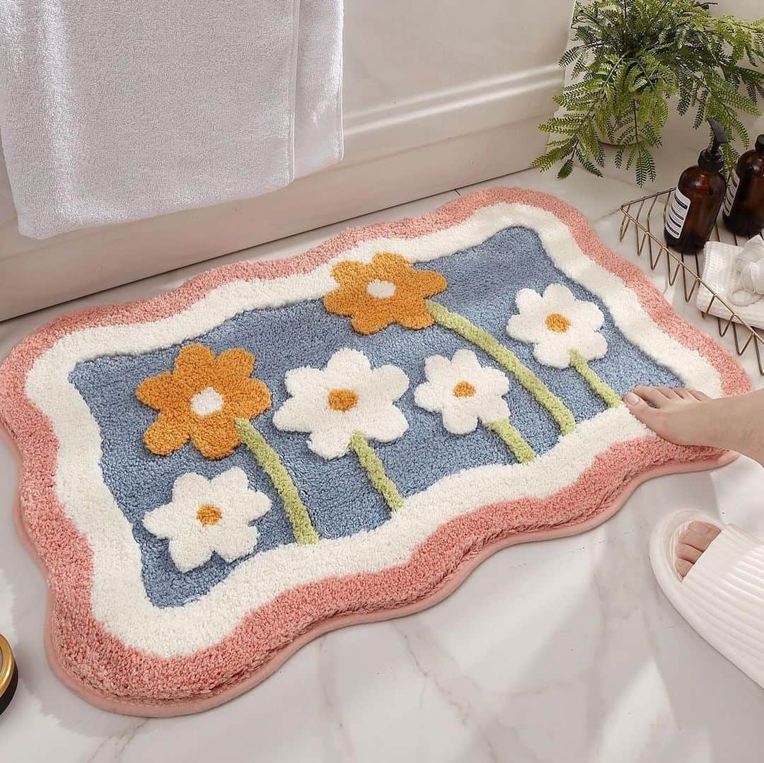 SHEINのインスタグラム：「So clean 🛁✅ So cute 😍✅ So comfy ✨✅ Which bath mat would tick all three on your checklist? 👇  🔎11784951 11734475 14251592 14544192 14251593  #SHEIN #SHEINforAll #SHEINstyle #fashion #chic #saveinstyle」