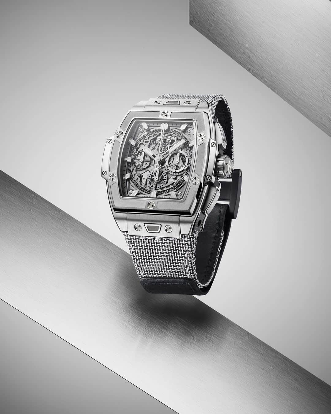のインスタグラム：「Introducing the #SpiritOfBigBang Essential Grey, a captivating timepiece showcasing mesmerizing luminous grey hues. Available exclusively online, it represents a unique approach to watchmaking, crafted for a select few collectors who effortlessly make each vintage their own. Discover the allure of timeless elegance and make a statement with the #SpiritOfBigBang Essential Grey. #Hublot」