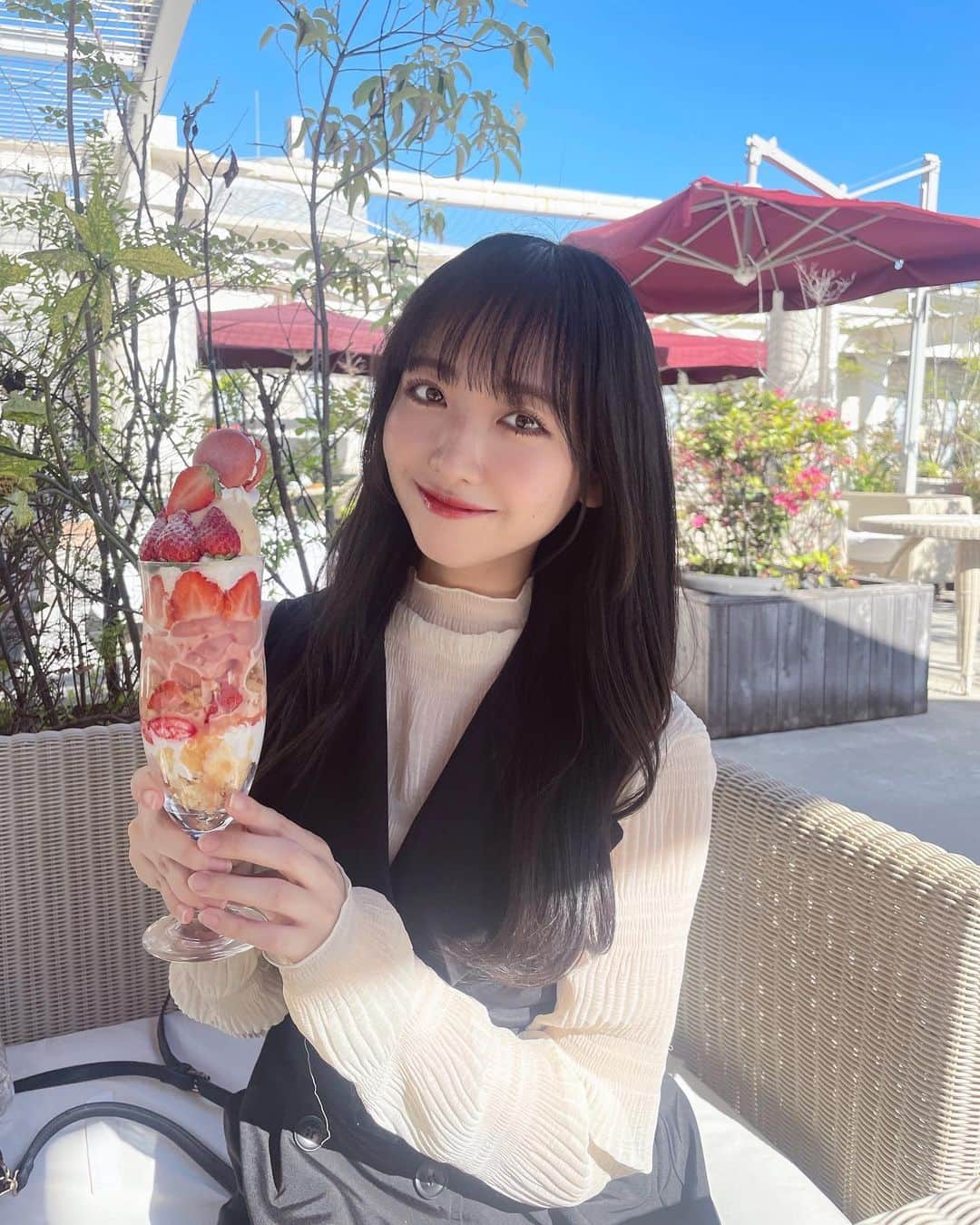 石田千穂さんのインスタグラム写真 - (石田千穂Instagram)「いちごパフェ🍓」6月27日 16時57分 - chiho_ishida