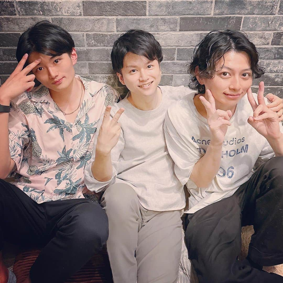 谷口達郎さんのインスタグラム写真 - (谷口達郎Instagram)「先週末は僕達3人の恋愛トークイベントにお越しいただき、ありがとうございました♫ 参加してくれた皆様との距離も近く、プライベートな話も多く聞かせていただけて、とても楽しい時間になりました😊  次回はメンバーを増やしたり、規模も拡大したりして、更に楽しいひと時を皆様と過ごせたらと思っています🤲  貴重な土曜日の時間を使ってお越しいただき感謝感激、ありがとうございました😊  #バチェロレッテ　#バチェラー #瀬戸口 #高橋航大 #写真家 #恋愛リアリティーショー」6月27日 17時00分 - tatsuro.tt