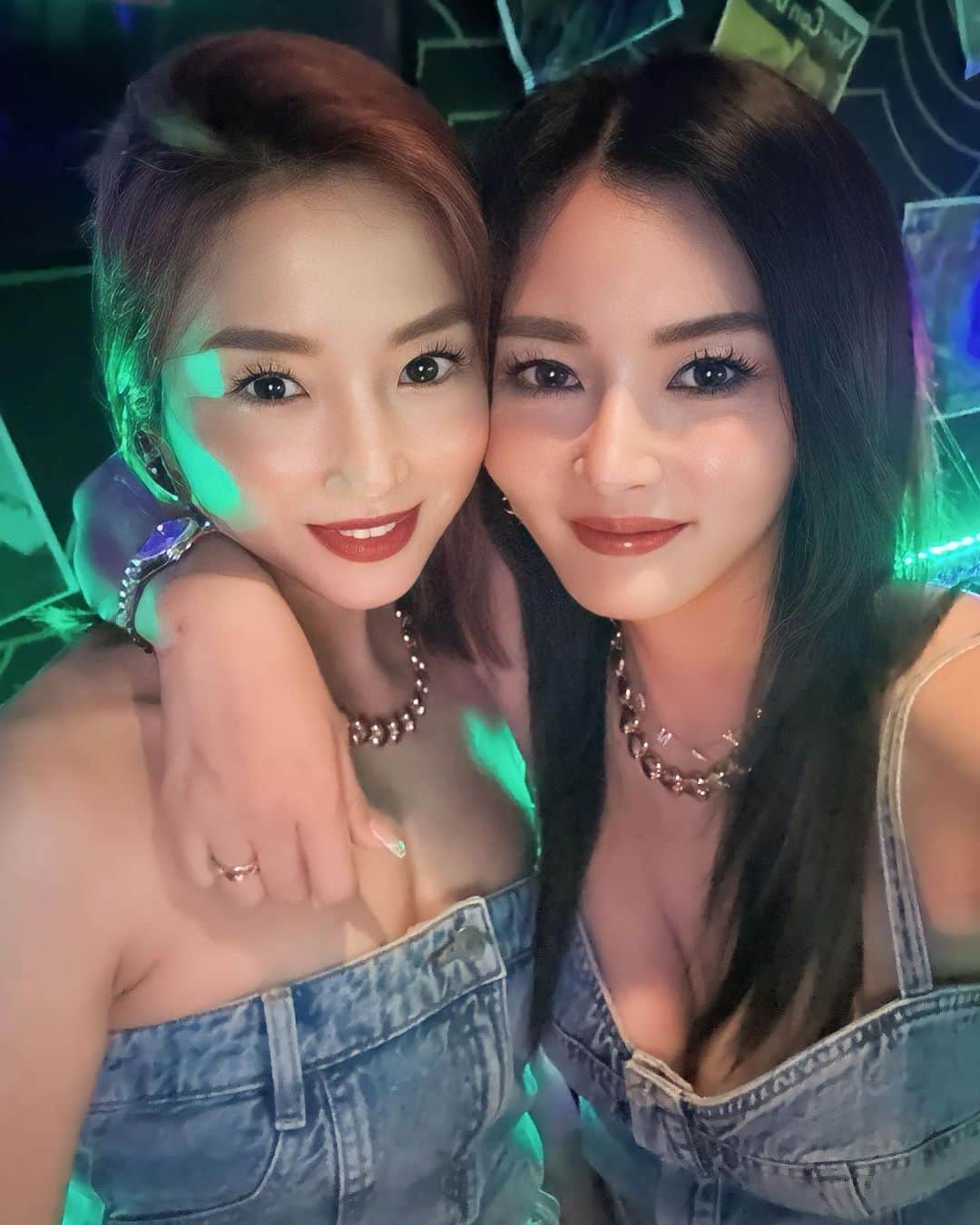 のインスタグラム：「🫶 @tkco  #港区の女王 #bff #こう見えてママ友」
