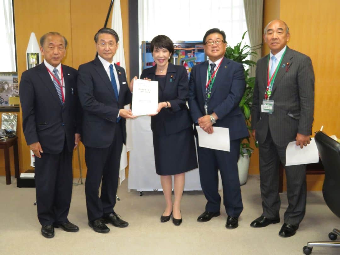 高市早苗のインスタグラム：「6月27日 鳥取県知事より要望書拝受」