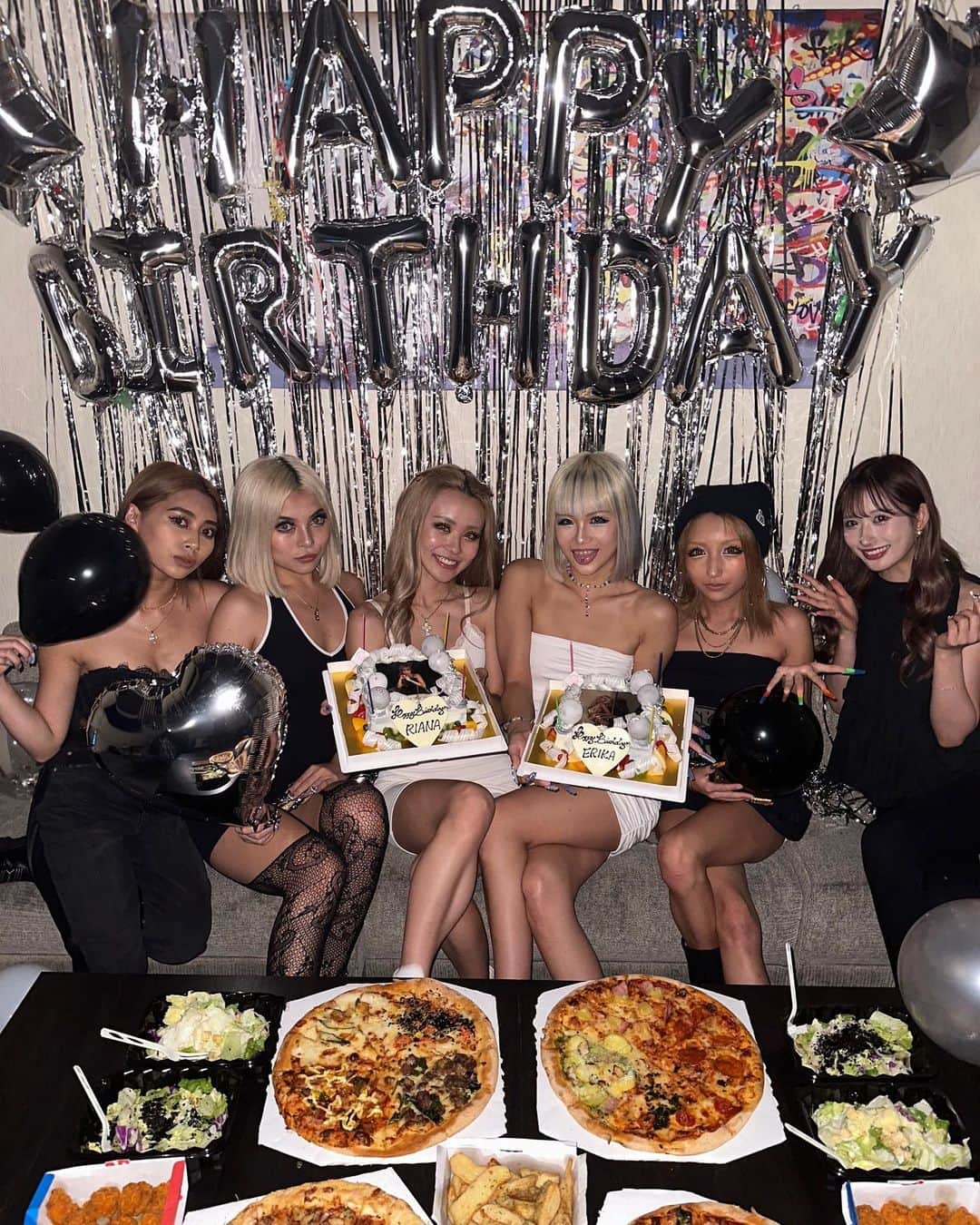 染谷リアナのインスタグラム：「幸せすぎた〜🎂🫶🏽 みんな大好きです💖   #instadaily  #instagood  #follome  #f4f  #like4likes  #l4l」