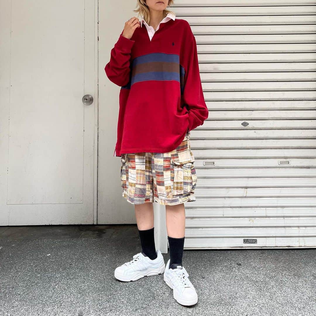 ジャムルのインスタグラム：「Ralph Lauren ラガーシャツ 赤　¥6800+tax(7480) . TOMMY HILFIGER パッチワークショーツ　¥5400+tax(5940) . WEB SHOPに入荷しております。 是非ご覧ください。 jammru.com  #お問い合わせはお電話で承ります #jammru#ralphlauren  #osaka  #fashion  #streetstyle  #streetfashion  #vtg  #vintage  #used  #usedclothing  #古着 #古着屋 #ファッション #70s #80s #90s」