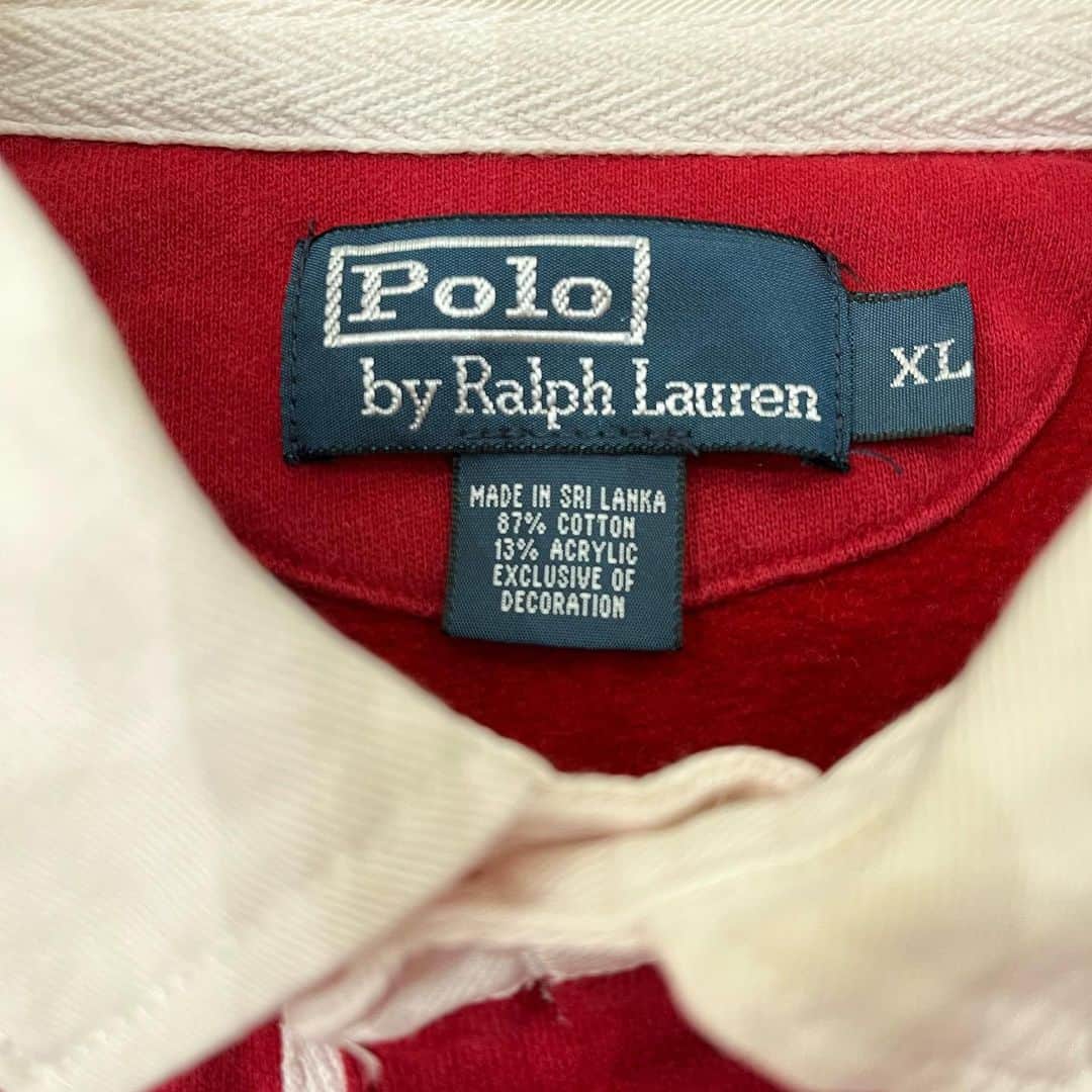 ジャムルさんのインスタグラム写真 - (ジャムルInstagram)「Ralph Lauren ラガーシャツ 赤　¥6800+tax(7480) . 古着では定番、ラルフのラガーシャツですが、なかなかしっくりくる1枚に出会えないのがラガーシャツ。  赤ボディに切り替えでネイビーのダークブラウンのラインが入ります。このカラーバランスが秀逸！これはオススメできる1枚です！  スウェットまでの厚みはありませんが、裏起毛で良い着心地です。 .  WEB SHOPに入荷しております。 是非ご覧ください。 jammru.com  #お問い合わせはお電話で承ります #jammru#ralphlauren  #osaka  #fashion  #streetstyle  #streetfashion  #vtg  #vintage  #used  #usedclothing  #古着 #古着屋 #ファッション #70s #80s #90s」6月27日 17時14分 - jammru