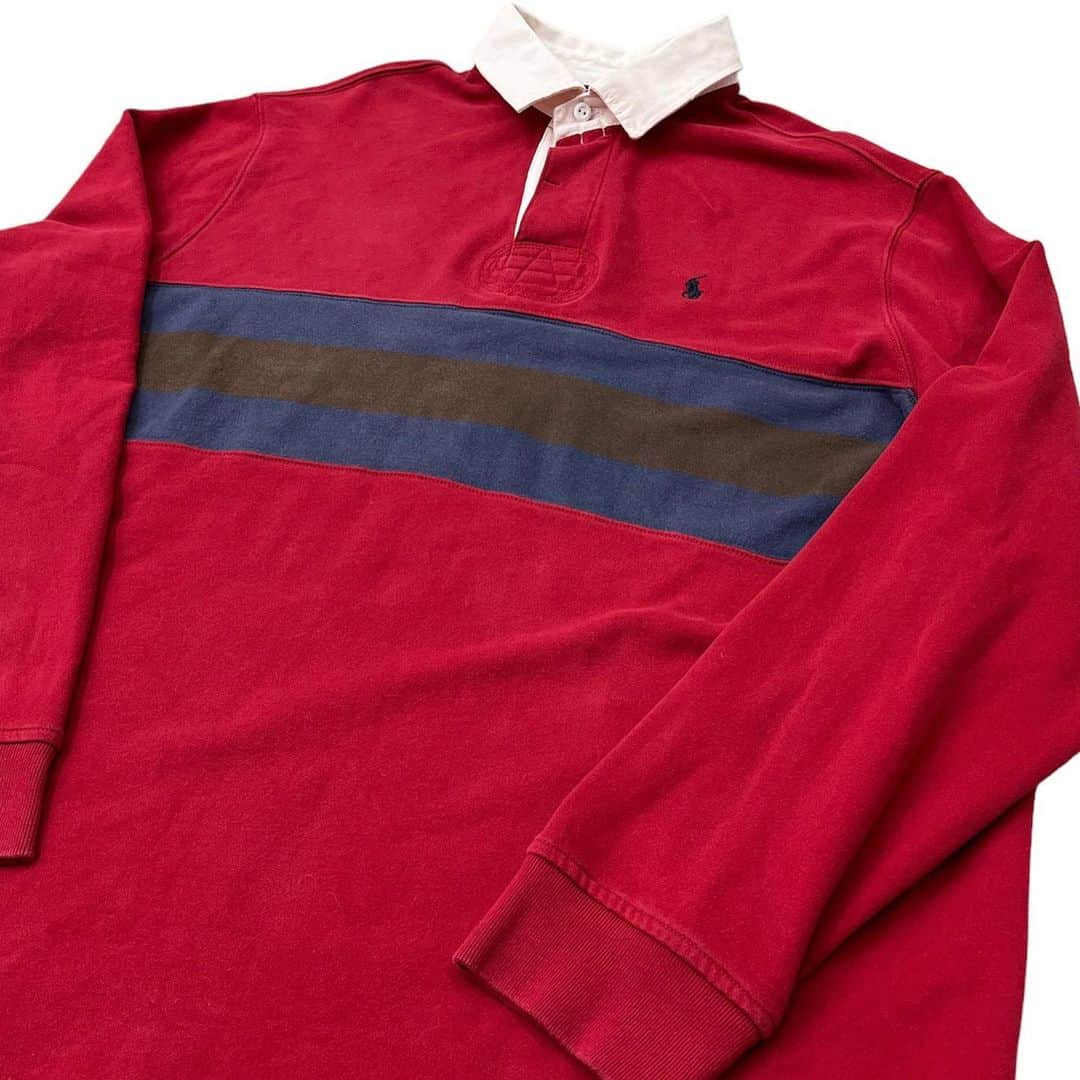 ジャムルさんのインスタグラム写真 - (ジャムルInstagram)「Ralph Lauren ラガーシャツ 赤　¥6800+tax(7480) . 古着では定番、ラルフのラガーシャツですが、なかなかしっくりくる1枚に出会えないのがラガーシャツ。  赤ボディに切り替えでネイビーのダークブラウンのラインが入ります。このカラーバランスが秀逸！これはオススメできる1枚です！  スウェットまでの厚みはありませんが、裏起毛で良い着心地です。 .  WEB SHOPに入荷しております。 是非ご覧ください。 jammru.com  #お問い合わせはお電話で承ります #jammru#ralphlauren  #osaka  #fashion  #streetstyle  #streetfashion  #vtg  #vintage  #used  #usedclothing  #古着 #古着屋 #ファッション #70s #80s #90s」6月27日 17時14分 - jammru