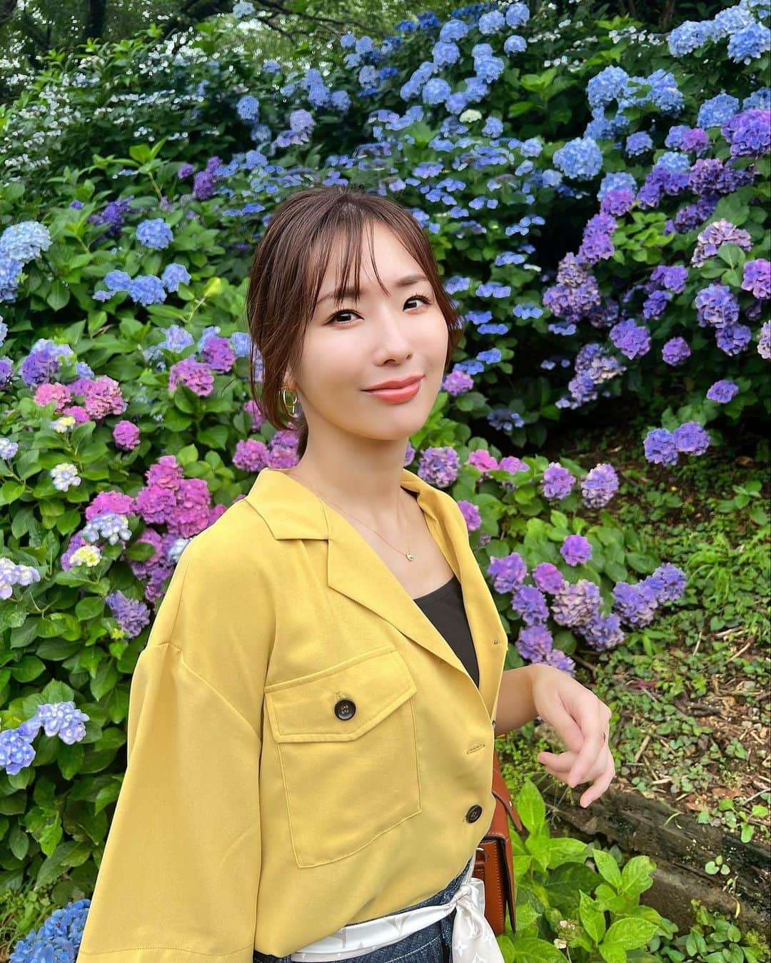 のインスタグラム：「あじさい色の服で来たら良かったな🥹🪻  #本条舞 #actor #actress  #あじさい #紫陽花 #あじさいの里 #形原温泉あじさいの里」