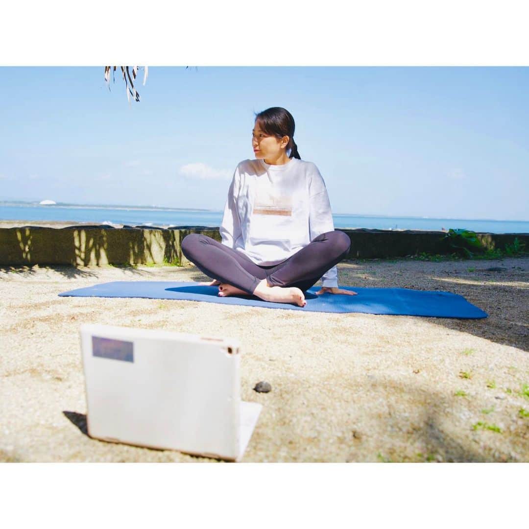 原川愛 原川愛さんのインスタグラム写真 - (原川愛Instagram)「オンラインで 皆さんと繋がれる幸せ。 どこからでも皆さんと繋がる事ができる  とても便利な世の中。 そんな世の中と上手に付き合いたい！ そんな気持ちです☺︎ ちなみに写真は宮崎からオンラインした時の… よいしょ ...