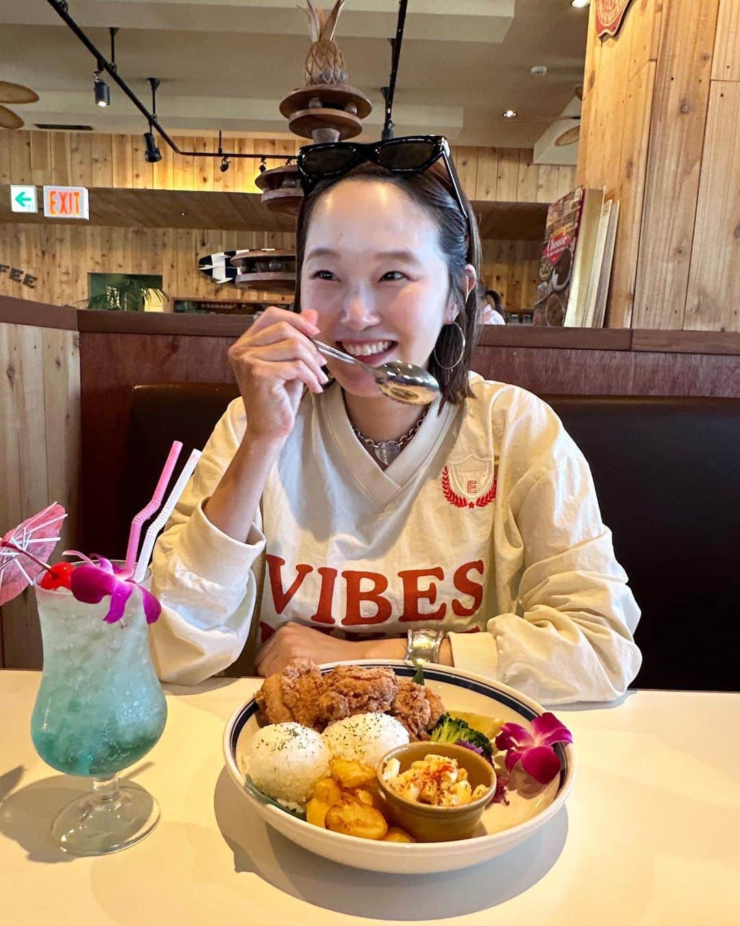 青木美緒のインスタグラム：「最近🍹🍗🥗🍛🍉  . 本当にあと少しになって緊張とドキドキが止まらない🫨🤰🏻 #マタニティコーデ #マタニティ #臨月#nugu」