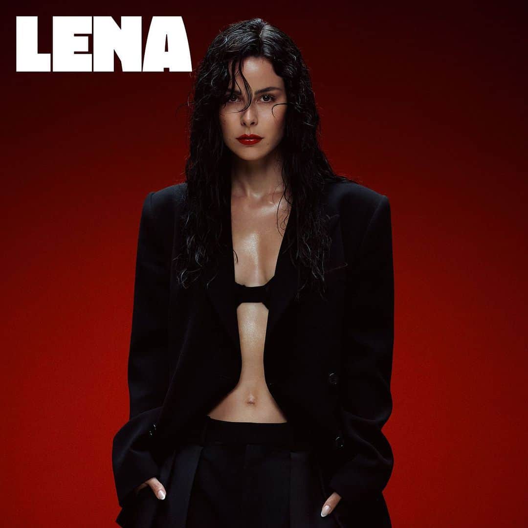 レナ・マイヤー＝ランドルートのインスタグラム：「Ein Song, zwei Cover — choose your fighter! 😏」