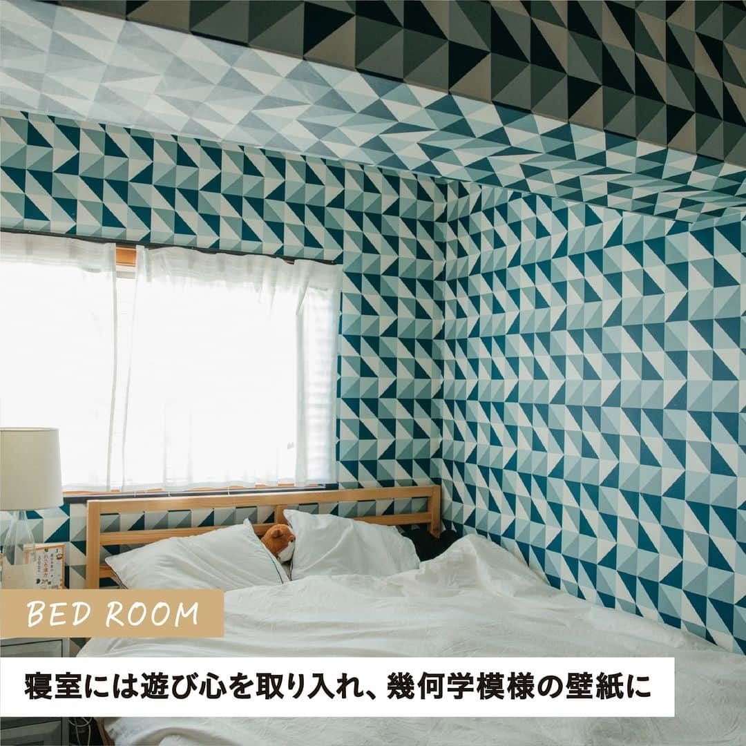 RE住むRENOVATIONさんのインスタグラム写真 - (RE住むRENOVATIONInstagram)「壁ごとに雰囲気の変わる家。 インテリアデザイナー久保淳也さんの家づくりを大解剖。  人によって家での過ごし方は千差万別。リビングやキッチンなど住環境へのこだわりが変わってくるはずです。Doliveが以前訪れた住まいから、その人らしい家づくりを大解剖します。  今回ご紹介するのは「家づくりの方程式」で訪れた設計士・インテリアデザイナーの久保さんのお宅です。 ビンテージマンションの一部屋を購入、自ら設計をしてリノベーションしました。些細なことに注意を向ける視点こそ、家づくりのレベルをあげるポイントだと話す久保さん。 どのようなこだわりが詰まっているのでしょうか？  詳しくは記事をご覧ください。 @dolive.media  --- DoliveアプリではDolive media記事のほか、 サイトに載っていない特別記事も公開中。 App Storeで【Doliveアプリ】と検索してみてね。  #dolivemedia #dolive #doliveアプリ #君はどんな家に住みたい #あの人の家づくり手帖 #家 #部屋 #住まい #暮らし #住宅 #家具 #ライフスタイル #インテリア #暮らしのアイデア #暮らしのヒント #好きなものに囲まれた暮らし #ディスプレイ #家づくり #家づくりのアイデア #リノベーション #マンションリノベ #マンションリノベーション #インテリアデザイナー #レンガ壁 #サブウェイタイル　#モルタル壁 #コンクリート打放し #異素材mix」6月27日 17時45分 - dolive.media