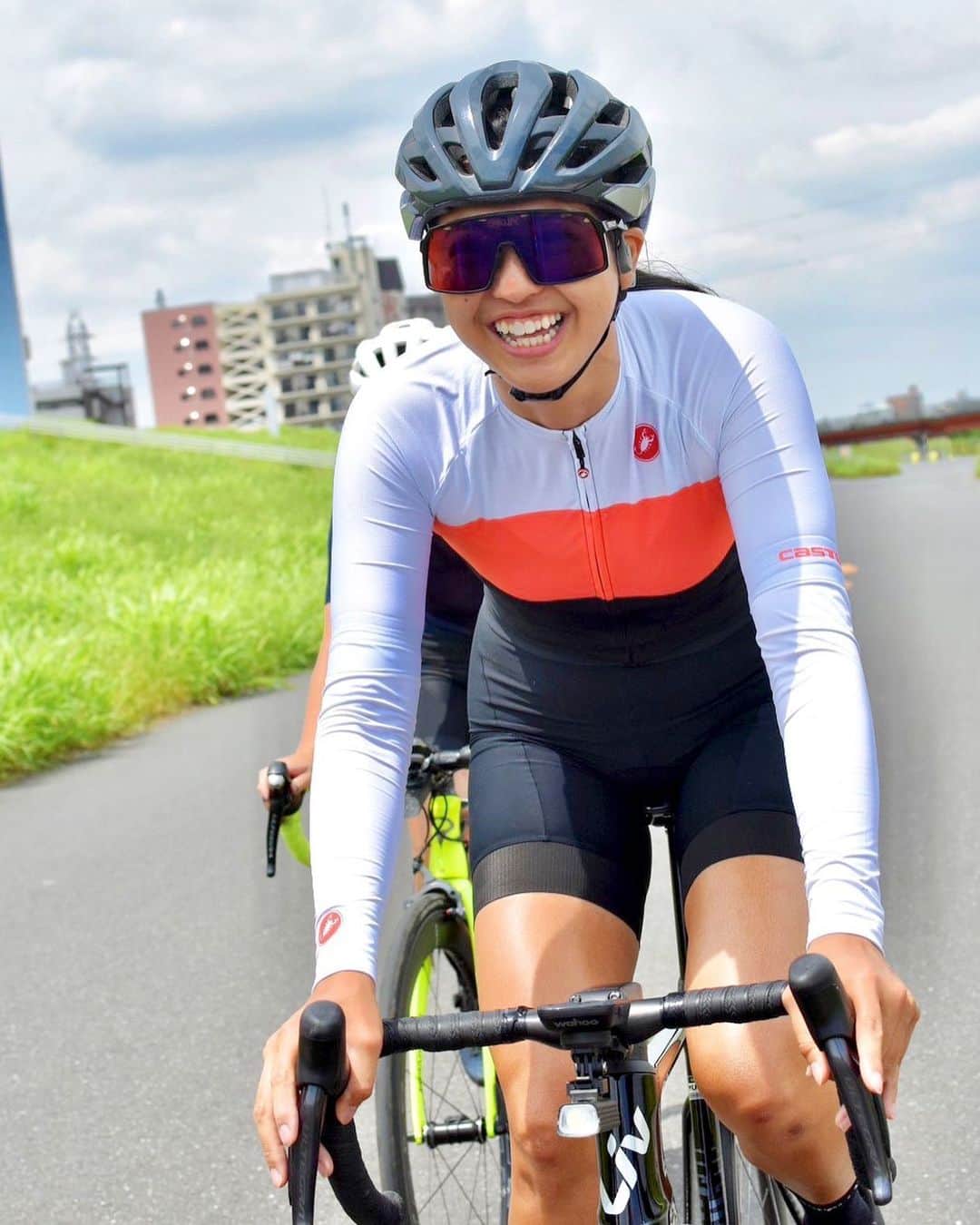 平良エレアのインスタグラム：「今週末は屋我地ロードレース✨ それに合わせて明日から沖縄帰ります✌️  ツールド沖縄ぶりの沖縄でのレース楽しみ🙋‍♀️💕  この1週間ミスコン関連の仕事詰まって 全く自転車乗れてないけど 地元の皆が前情報たくさんくれるから 楽しみでワクワク✌️✨  1kmの微妙な登りのある周回コース。 レース出るのにトレーニングらしい事何もしてない😂 登り弱いからキツイと思うけど せっかくの沖縄楽しんでくる💙  #屋我地ロードレース #ロードバイク #ロードバイク女子  #girlscycling #roadbike #cycling #cyclinglife #cyclist #cyclinglifestyle #instacycle #instacycling  #わたしとLiv #LivJP」