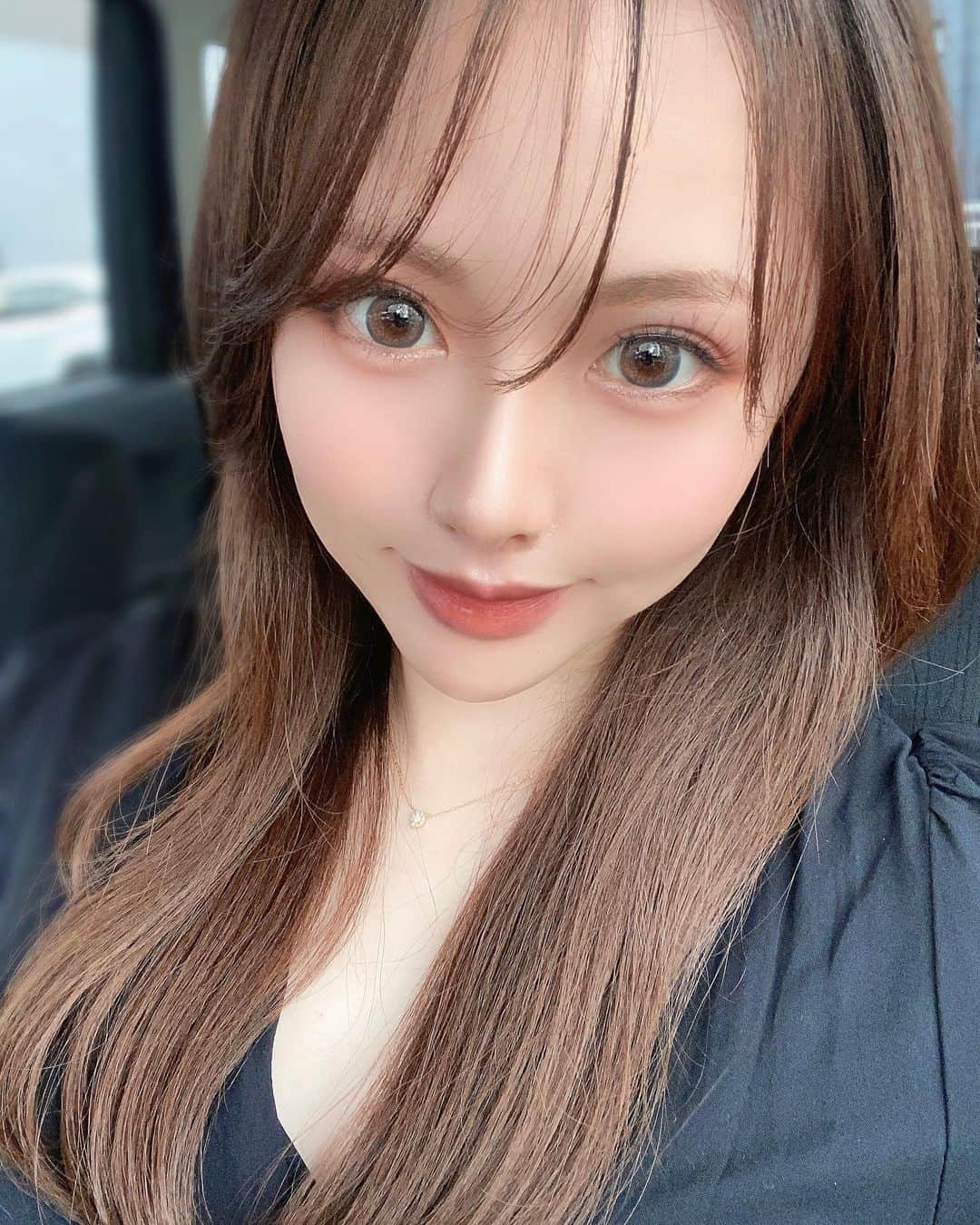 あやかさんのインスタグラム：「イエベでも合いやすいグレーカラコン見つけた🩶  ・ライリーローズグレー1day  @the_piel #thepiel #loveyoureyes #韓国カラコン #グレーカラコン #イエベメイク」