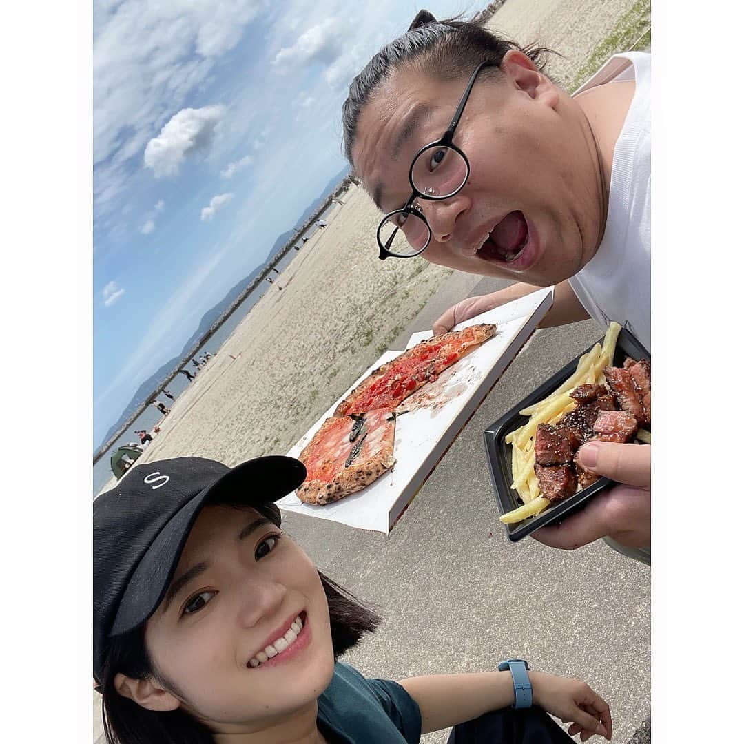 安田遥香（アホロートル）さんのインスタグラム写真 - (安田遥香（アホロートル）Instagram)「🍕  （こんなに楽しそうだけど、私入口でチケット忘れて一回青ざめてる。というかそのおかげでより楽しかったのかもしれん）  #森道市場 #フェス」6月27日 17時50分 - axoyasuda