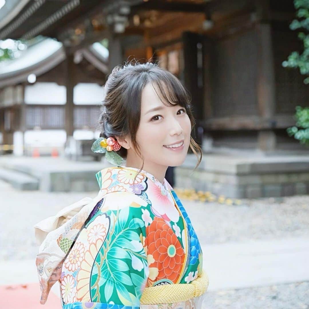 鈴木聖奈のインスタグラム：「＊ 大好きな着物シリーズ💕 テンション上がって駆け出してしまいそうな気持ちをグッと堪えて撮影してもらってます♡ ＊ #着物 #着物女子 #和服 #役者 #芸能 #タレント #ラジオ #ラジオパーソナリティー  #ロードバイク  #ロードバイク女子  #ロードバイク初心者  #サバゲー  #サバゲー女子 #ダイエット #アニメ #美容 #ビール女子  #ビール #ロングヘア  #ヘアアレンジ  #ヘアスタイル  #撮影  #空手 #空手女子 #bianchibikes  #bianchi  #bike  #anime #cyclist ⠀ #Japanesegirl」