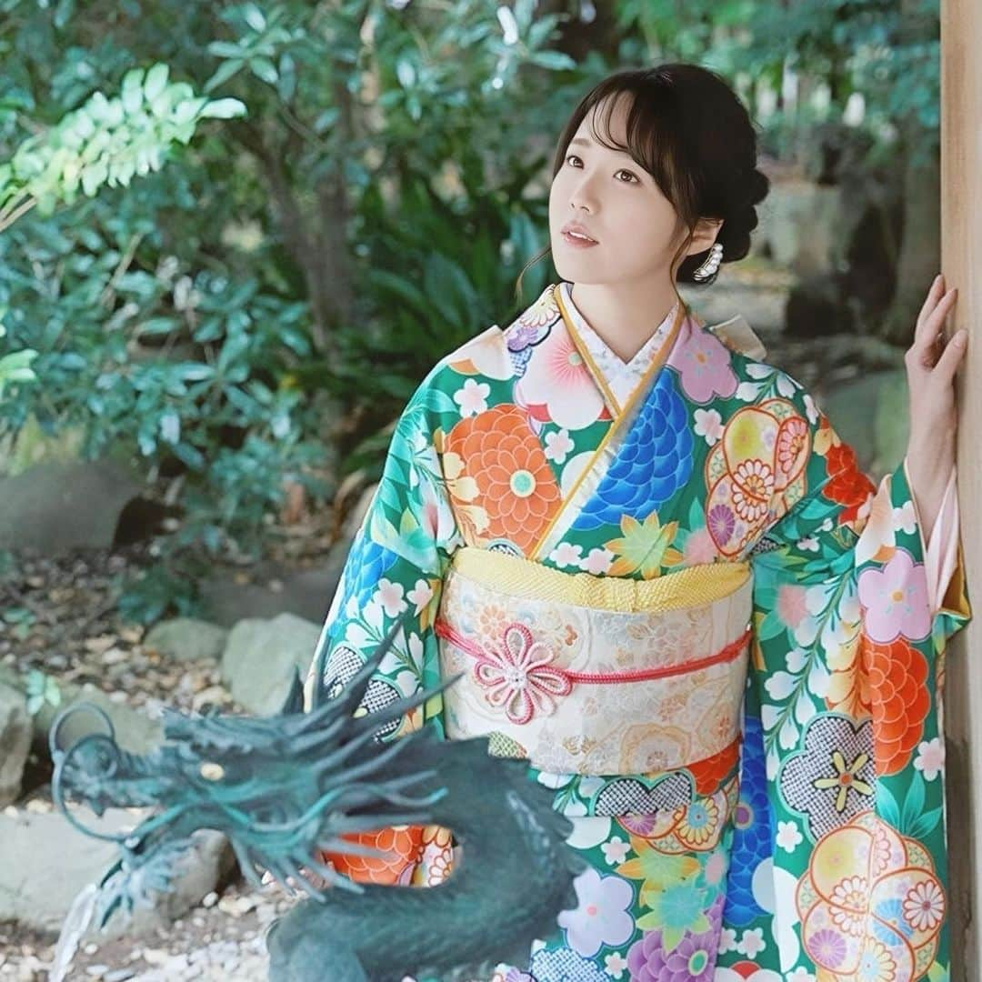 鈴木聖奈さんのインスタグラム写真 - (鈴木聖奈Instagram)「＊ 大好きな着物シリーズ💕 テンション上がって駆け出してしまいそうな気持ちをグッと堪えて撮影してもらってます♡ ＊ #着物 #着物女子 #和服 #役者 #芸能 #タレント #ラジオ #ラジオパーソナリティー  #ロードバイク  #ロードバイク女子  #ロードバイク初心者  #サバゲー  #サバゲー女子 #ダイエット #アニメ #美容 #ビール女子  #ビール #ロングヘア  #ヘアアレンジ  #ヘアスタイル  #撮影  #空手 #空手女子 #bianchibikes  #bianchi  #bike  #anime #cyclist ⠀ #Japanesegirl」6月27日 18時00分 - seina.suzuki